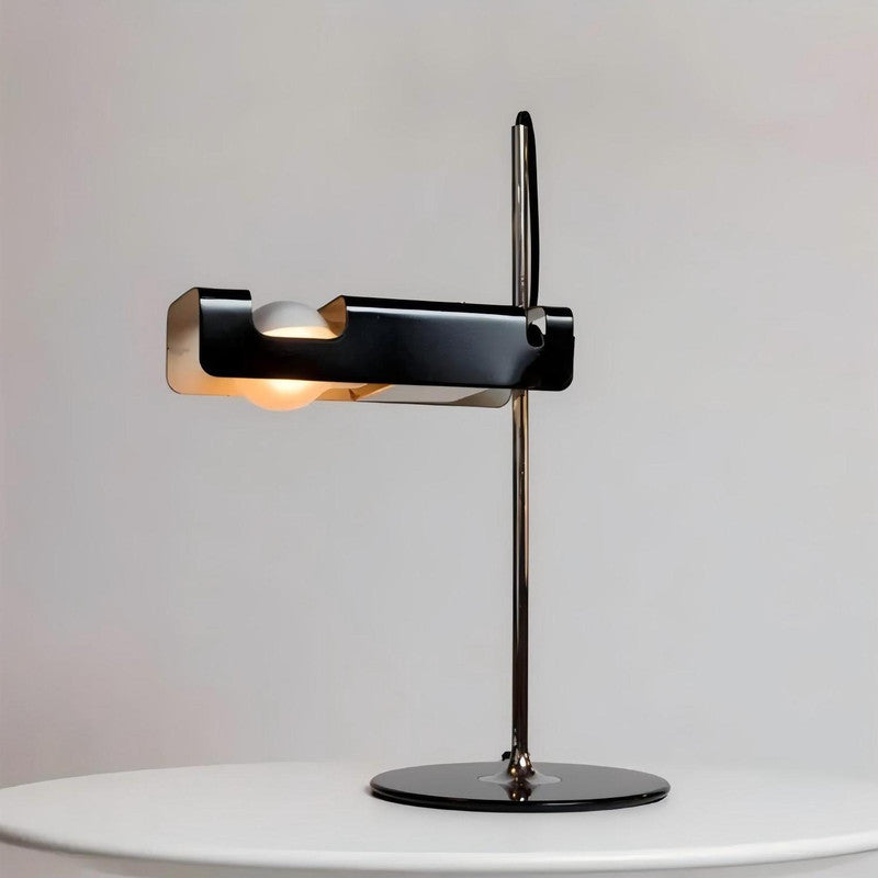 Minimalist Table Lamp Italy Designer Creative Metal Reading Lamp for Hotel Living Room Study Bedroom Bedside